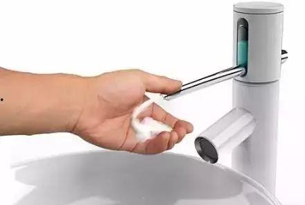 娱乐吃瓜君用水龙头飞天